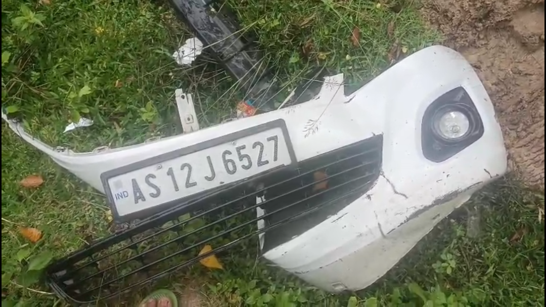 #গোলাঘাটৰ মজগুৰি গাড়ী দুঘৰ্টনাগ্ৰস্থ হৈ দুজনৰ থিতাতে মৃ**ত্যু